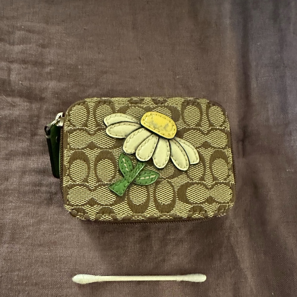 Coach Pill Case - Daisy Applique EUC